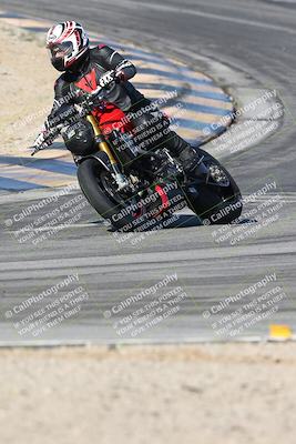 media/Dec-01-2025-Moto Forza (Mon) [[2daa91e15f]]/2-Intermediate Group/Session 2 (Turns 9 and 10)/